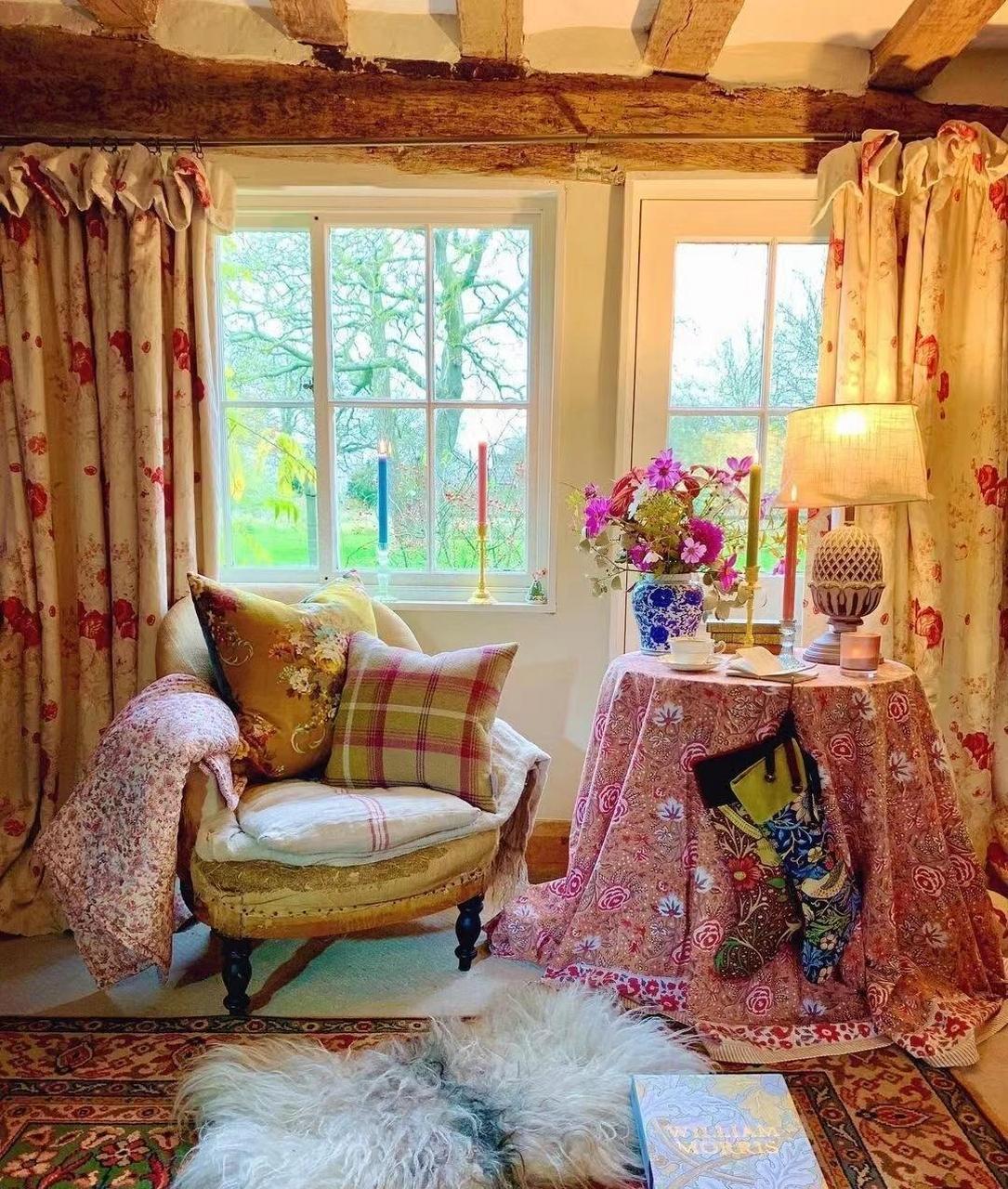 今天来分享一套优雅浪漫的法式田园风家装,风格随意[微风]自然而不