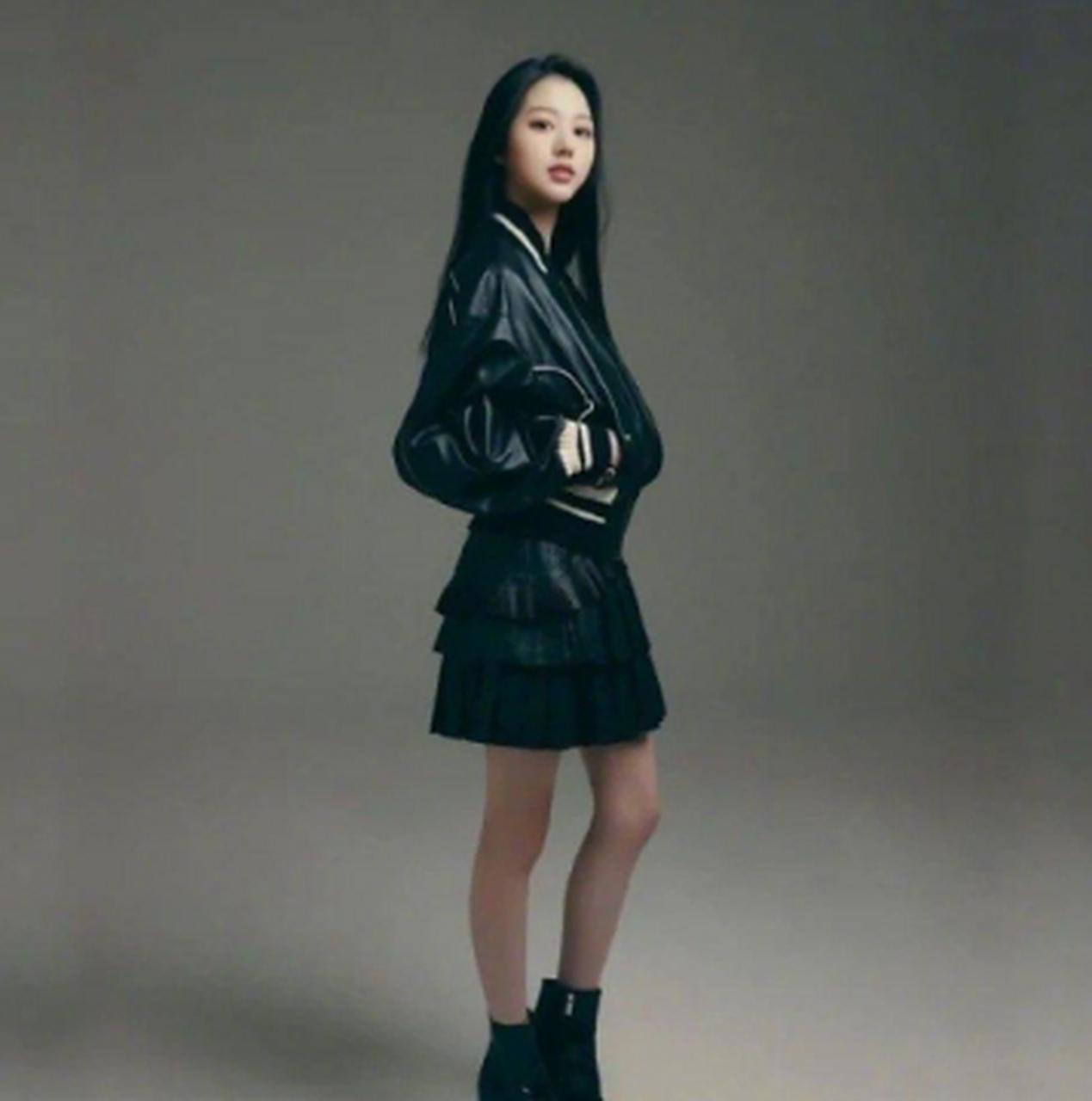 张元英姐姐的全身照流出,身材中规中矩,没有什么特点,颜值也中规中矩