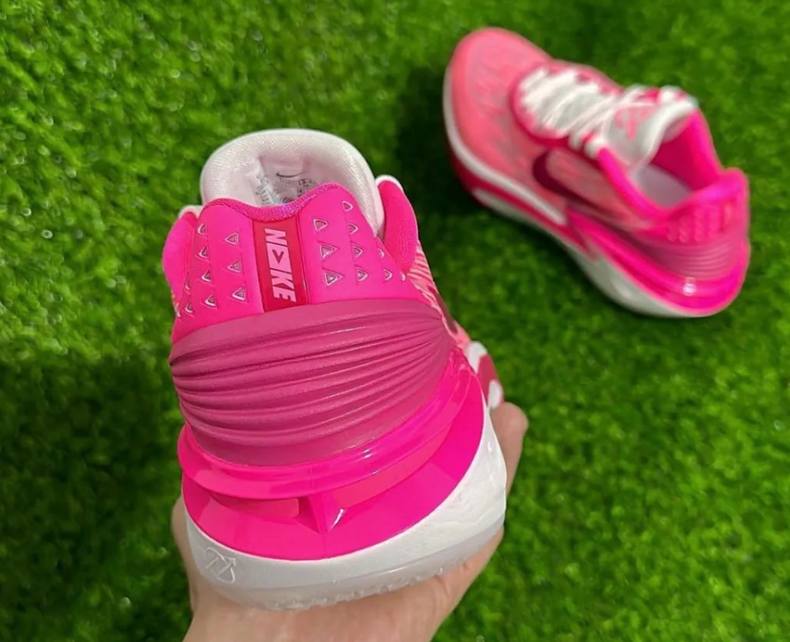 nike air zoom gt cut 2 wmns hyper pink 从 nike 推出 think pink