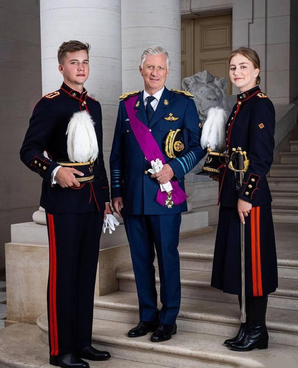 7.24 比利时王室国王菲利普 ,女王储伊丽莎白,加百列王子的合照.