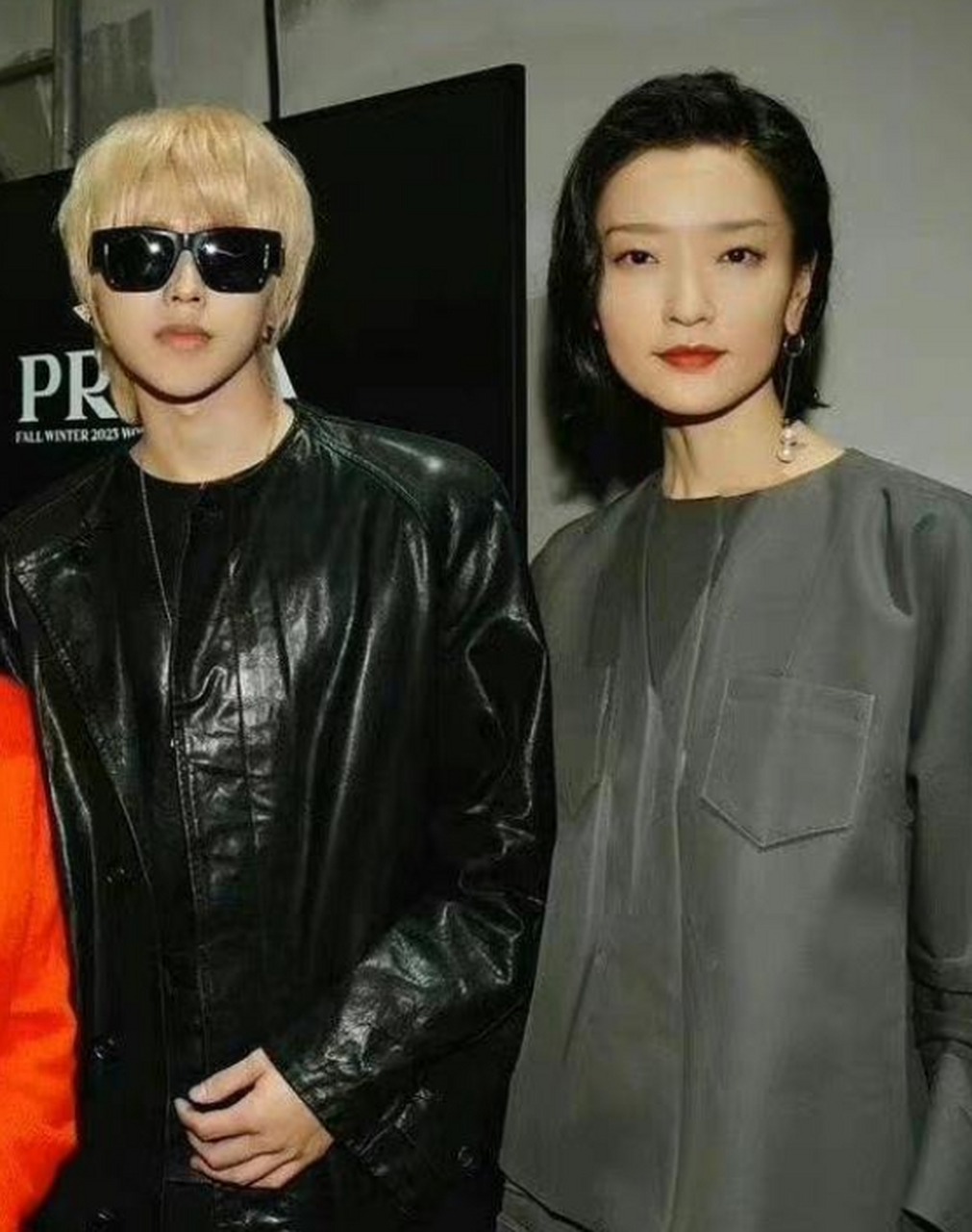 蔡徐坤米兰时装周和其他人的合照,站在超模杜鹃身边也没有被压住气势!
