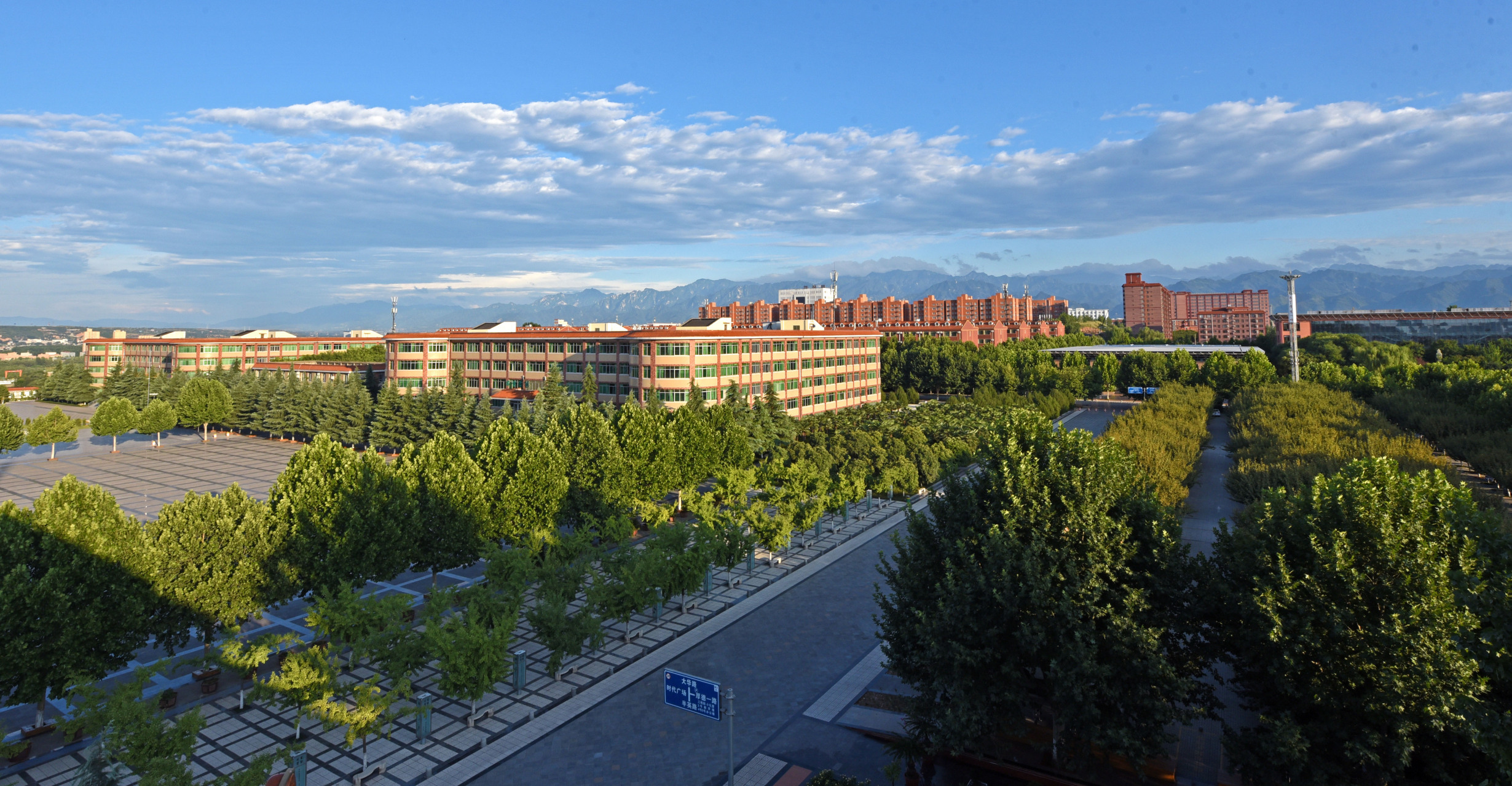 西京学院是一所具有硕士研究生招生资格的优秀高校.