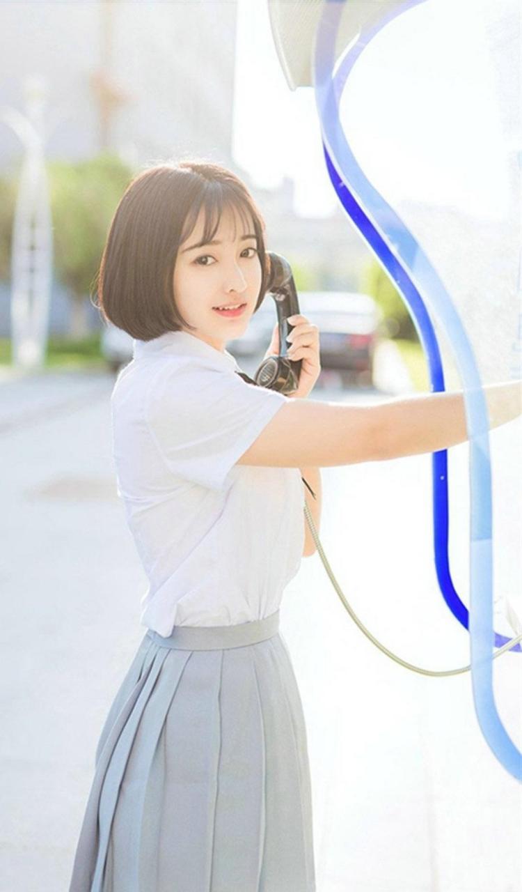 高颜值清纯短发校园女孩