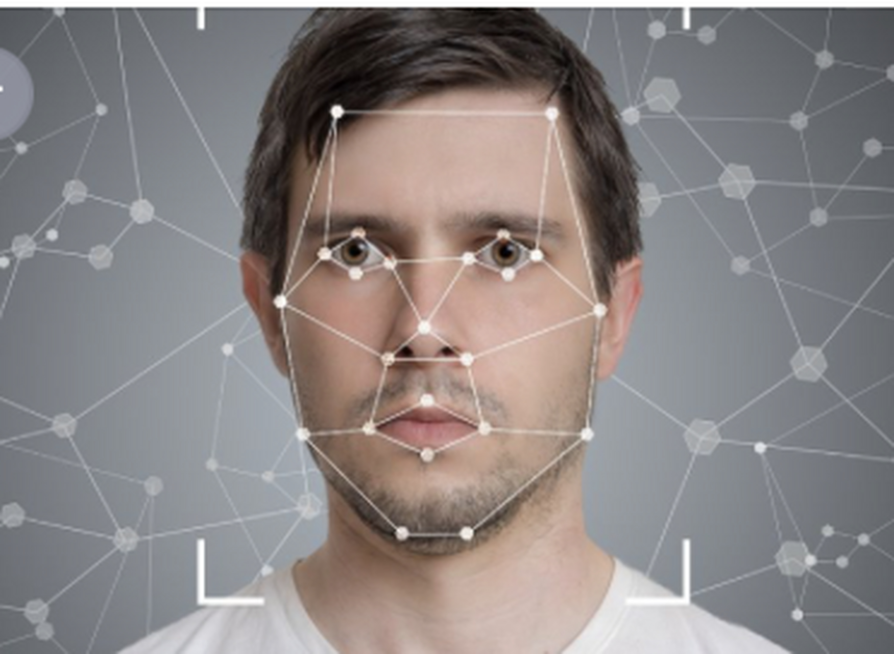 大家在使用非正规app人脸识别功能时,一定要穿衣服!