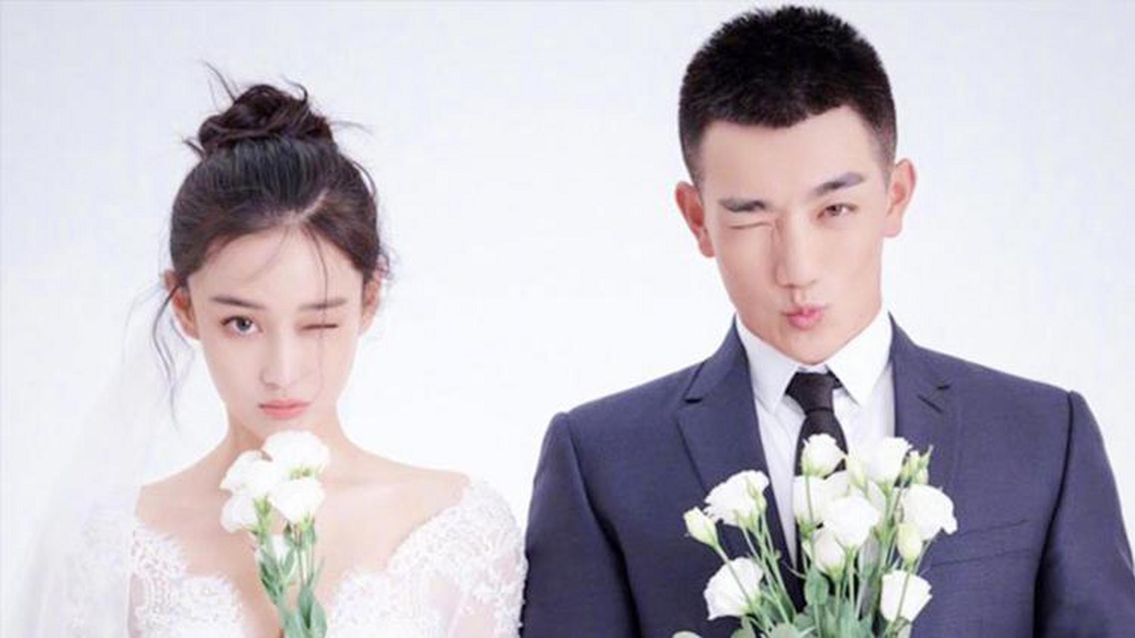 张馨予和何捷罕见公开亮相,夫妻俩穿着接地气,look十分阳光活力.