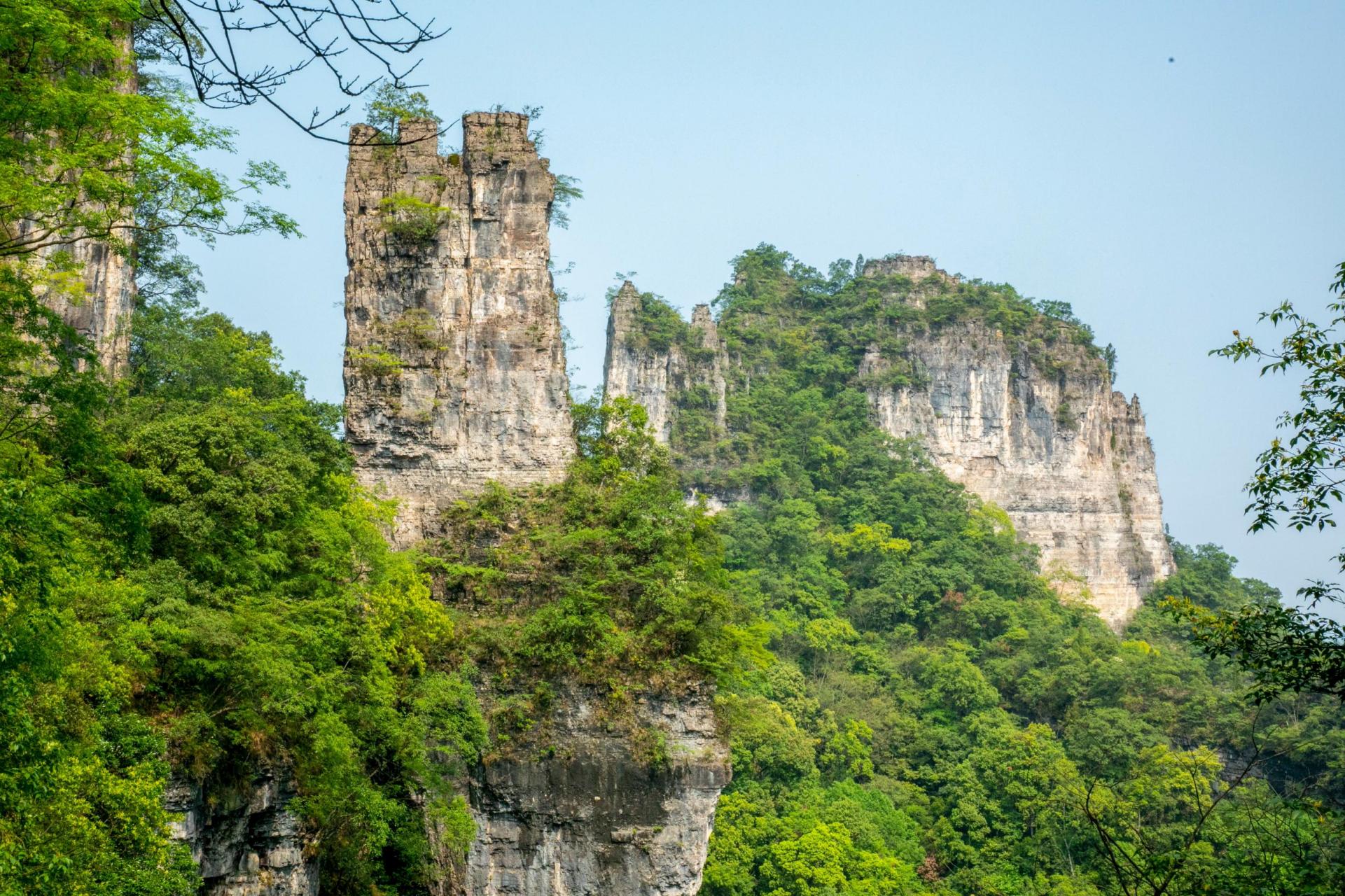 景区作为贵州省的自然遗产地之一,享有"最美白云岩喀斯特地貌"的美誉