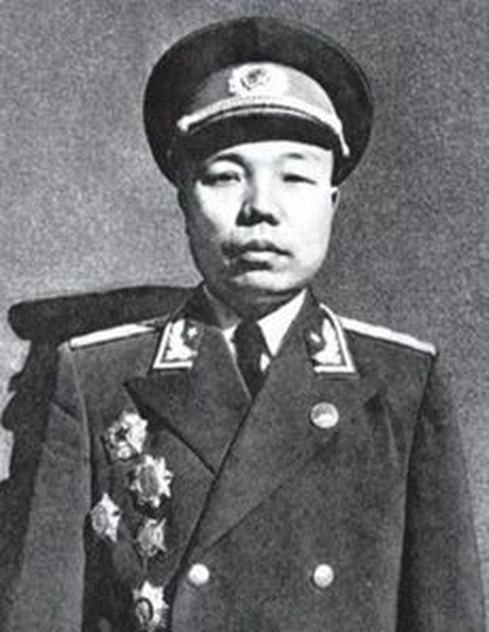 开国上将肖华同志12岁参加革命,16岁当"少共国际师"政委,人称"天才".