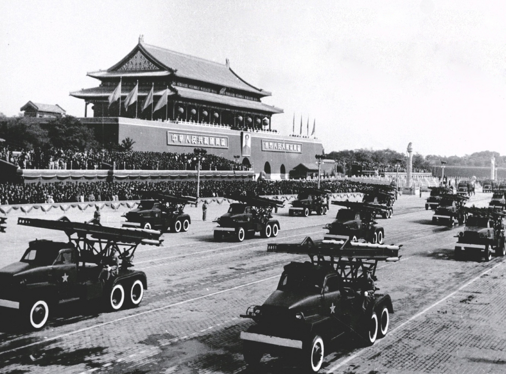 1953年10月1日国庆阅兵火箭炮方阵 1953年10月1日国庆阅兵火箭炮方阵