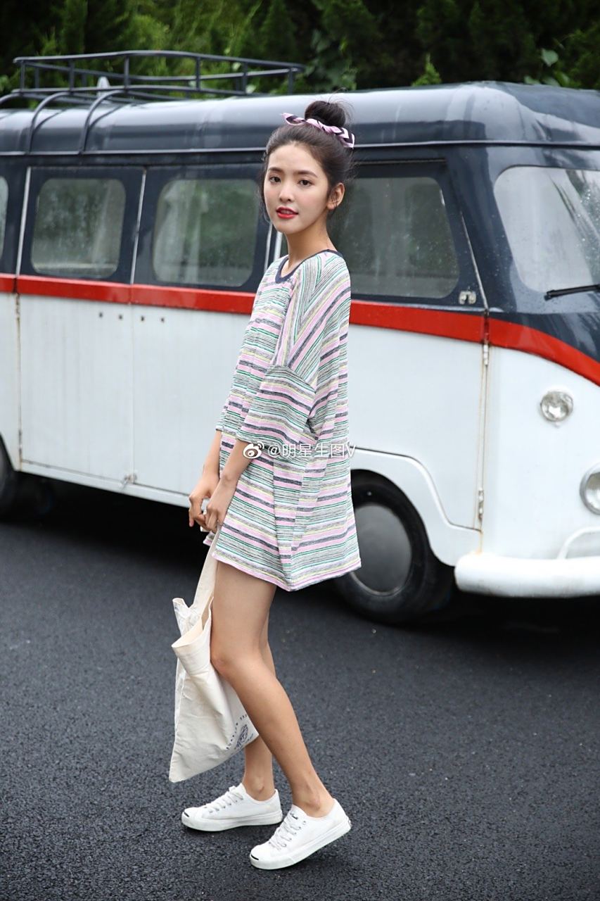 章若楠街拍look,清甜可人 | 487