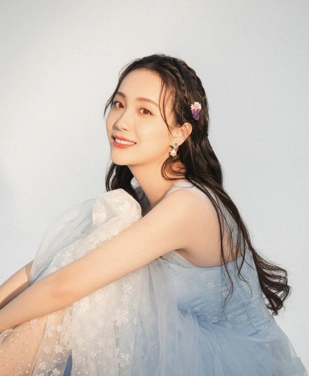 刘佳榆美图:青春靓丽,美丽动人