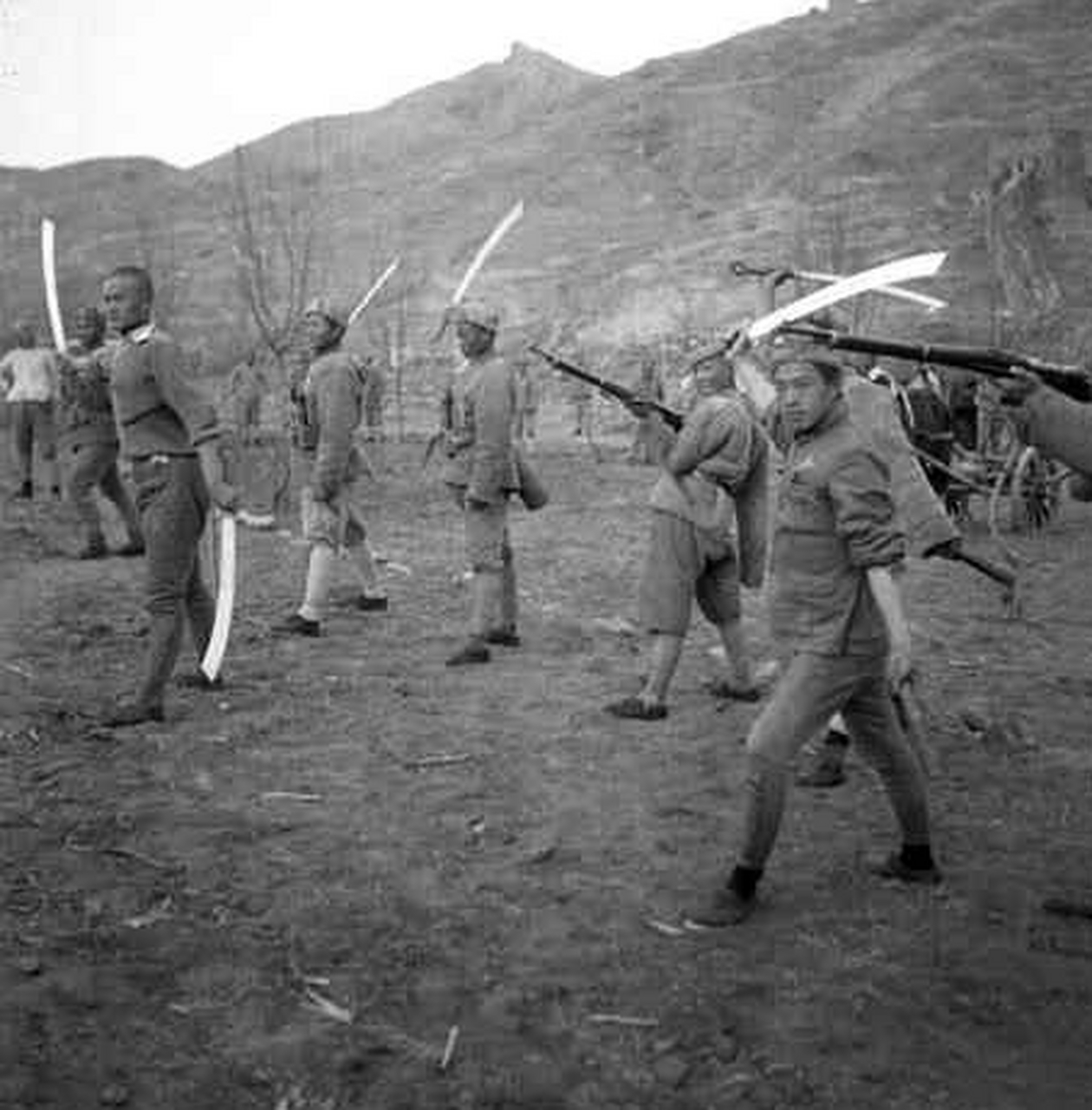 抗战时期的大刀队 那时武器装备落后,但中国军人仍有一腔抵御外敌的