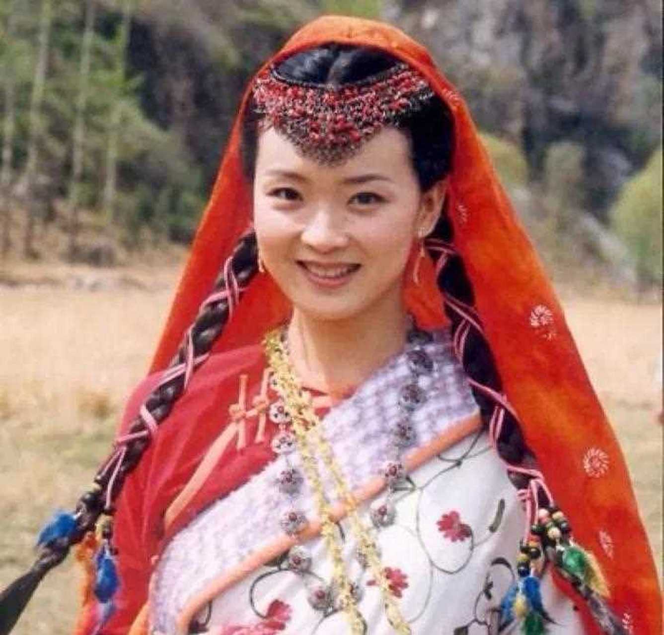 赵玉儿,流落民间的大宋公主,从小在大漠长大,一心想要离开大漠.