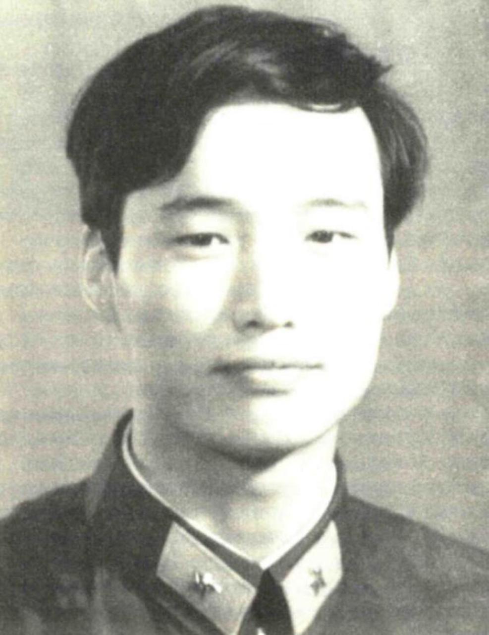 在一次战斗中,张振明身受重伤昏迷不醒,行动中清除了80多片弹片.