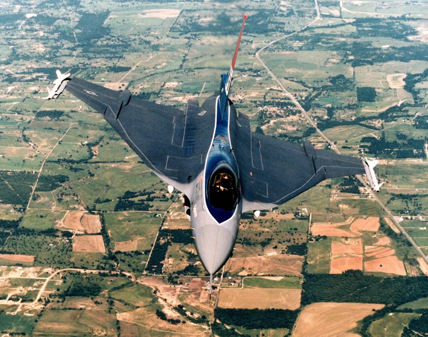 通用动力f-16xl战斗机,是1980年2月通用动力自资进行的"超音速巡航和