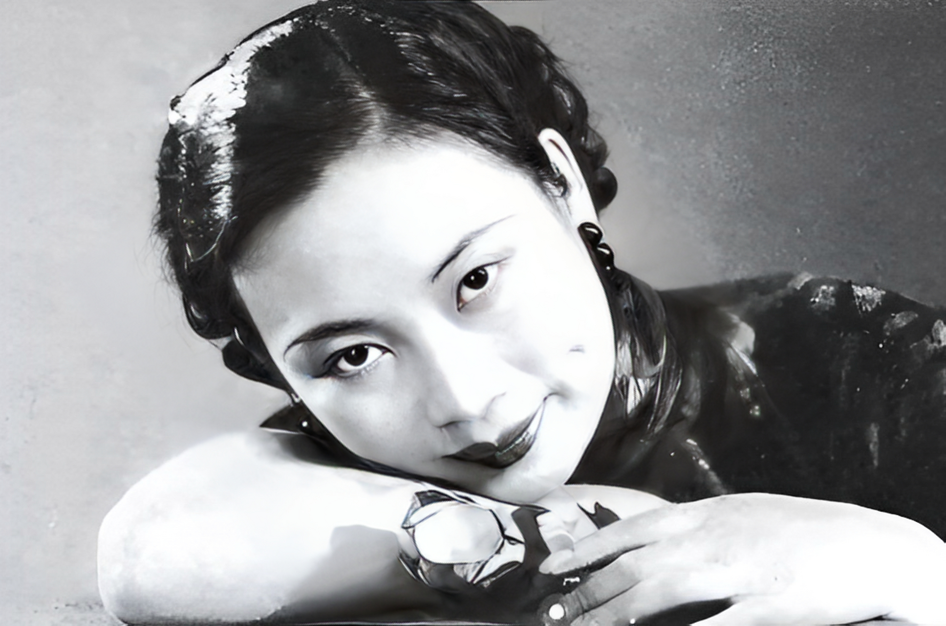 国民党女特工张春莲,隐姓埋名30年,直到临终前才向丈夫坦白,原来她曾