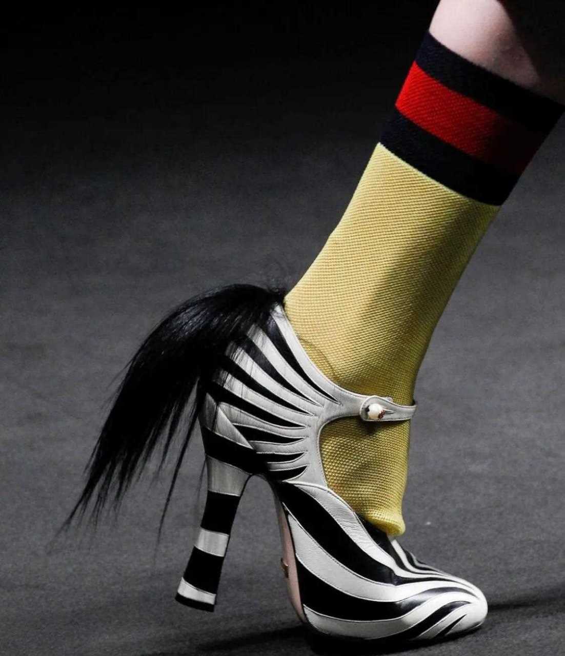 亚历山德罗·米歇尔在gucci 创造的世界里,仿佛为我们开启了一个崭新