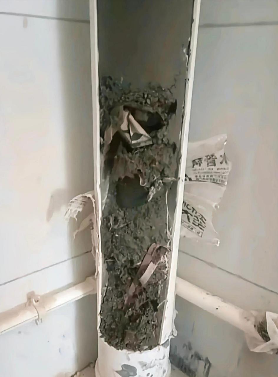 下水管堵了,里面全是水泥,这是楼上住户的问题,还是楼下住户的问题!