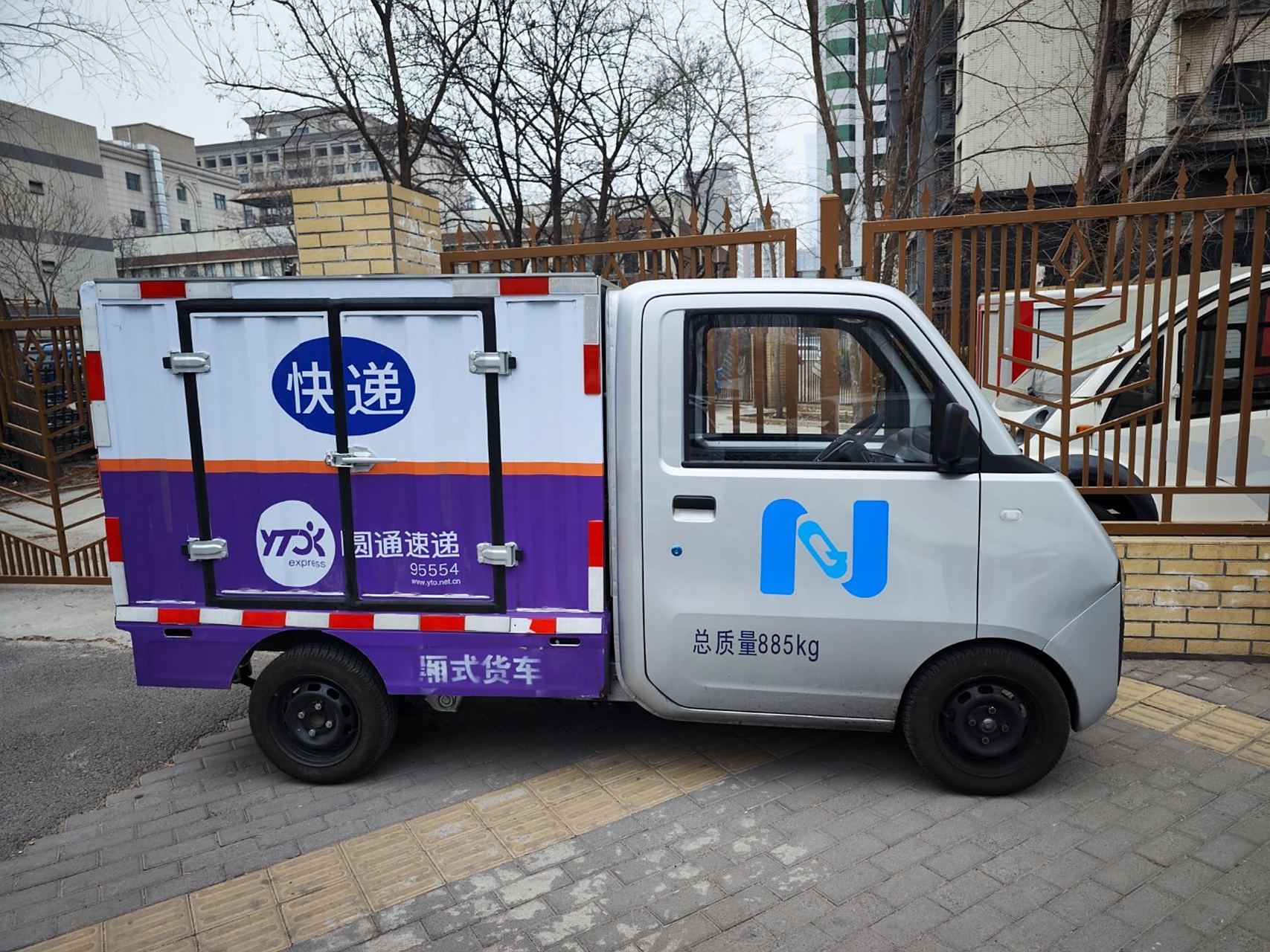 国产汽车我就服五菱宏光,拿它作圆通快递车也太可爱了!