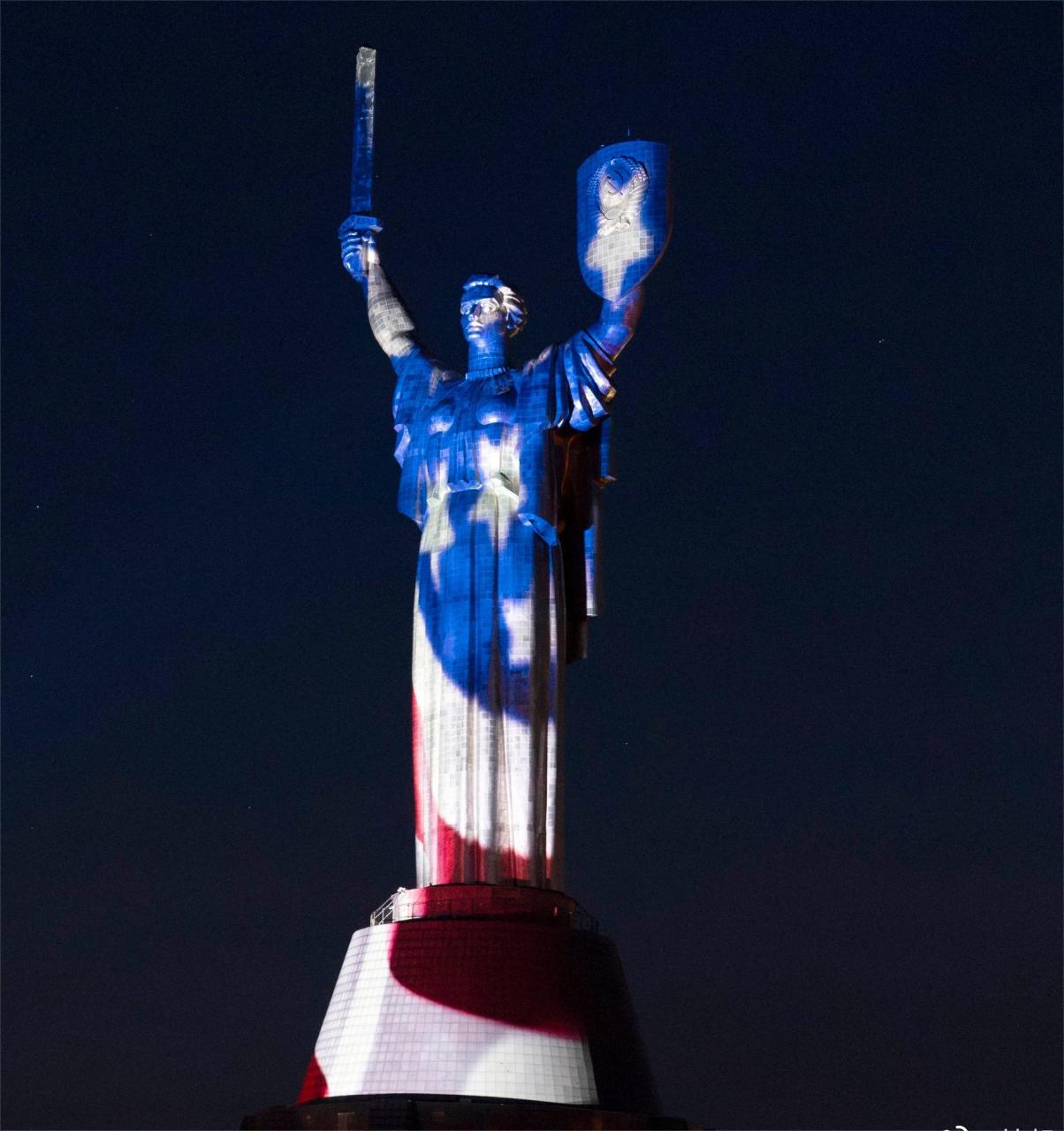 美帝独立日,乌克兰献礼.