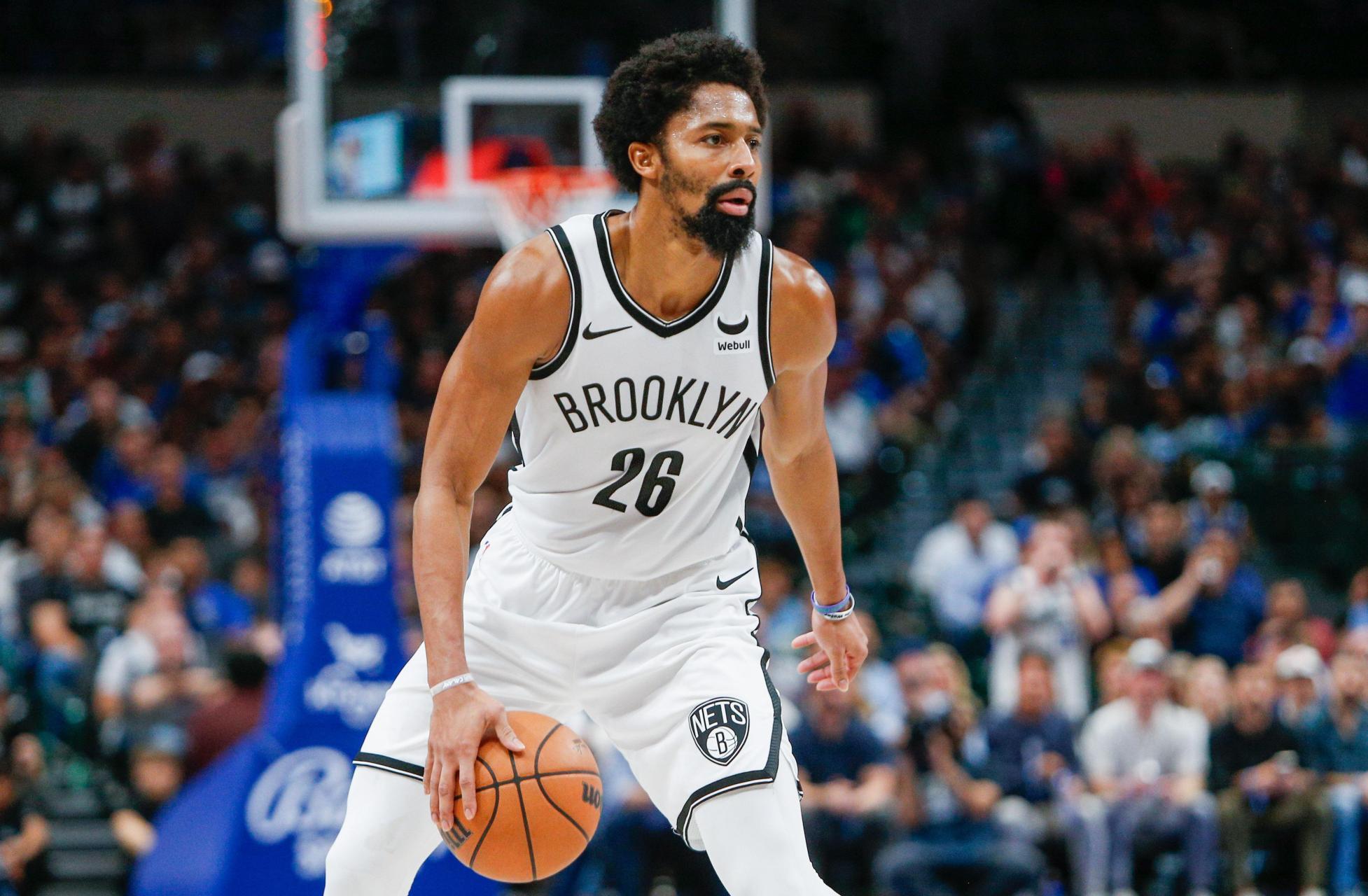 本场比赛中,篮网的丁威迪虽然投篮手感不佳,但他展现了全面的能力.