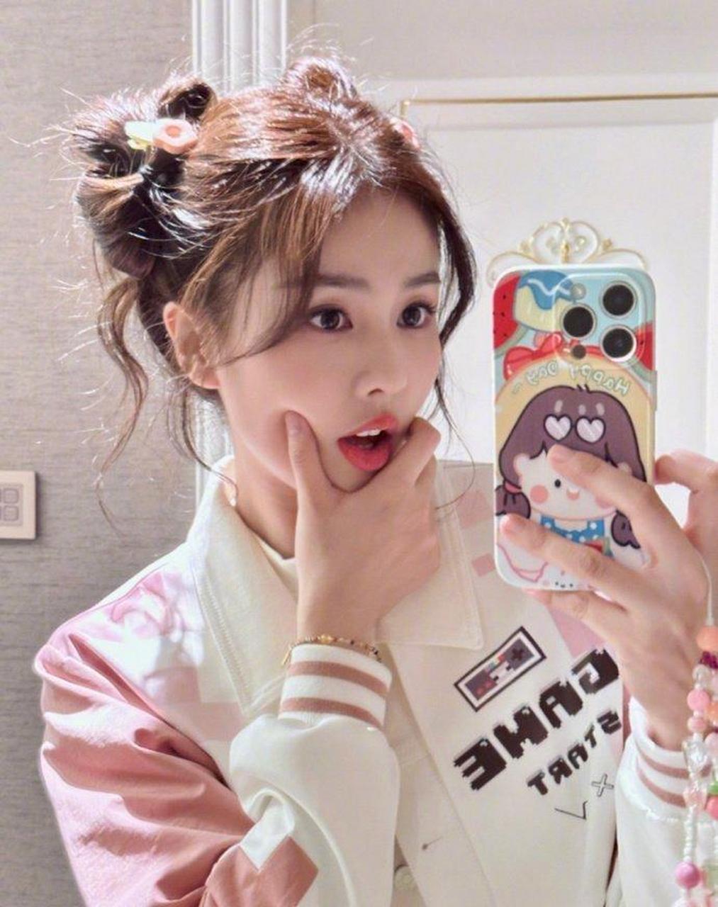 94年白鹿,时髦丸子头造型