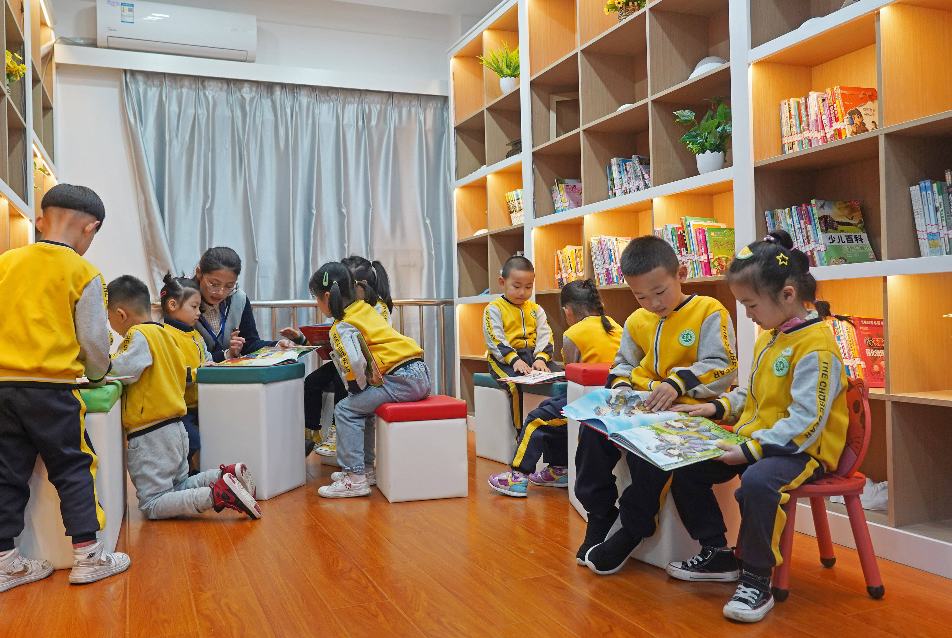 为什么父母的理念在进步,很多学校的老师的理念去停滞不前呢?