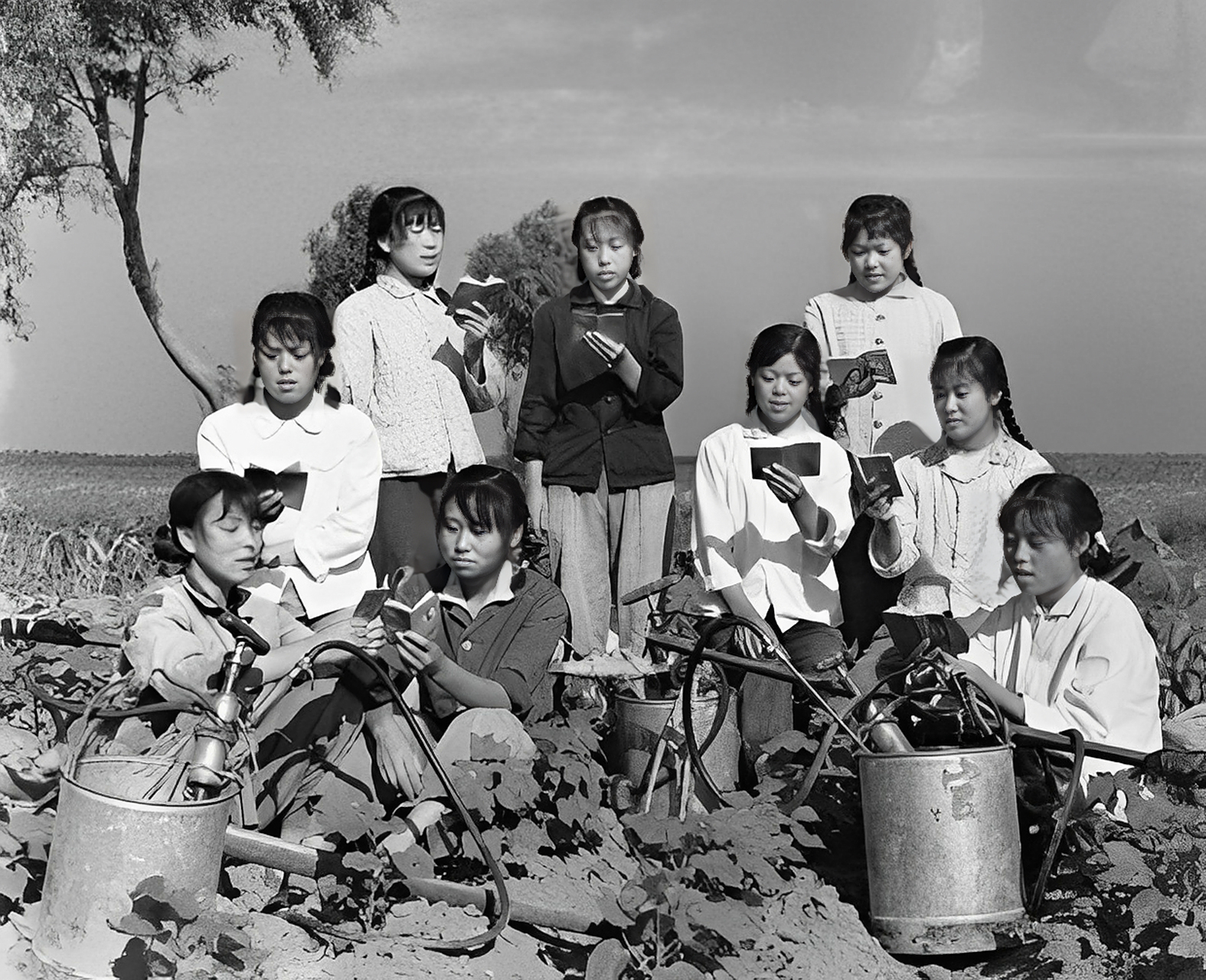 1974年,远在云南的西双版纳,21岁的农村女知青朱梅华在一天晚上上完