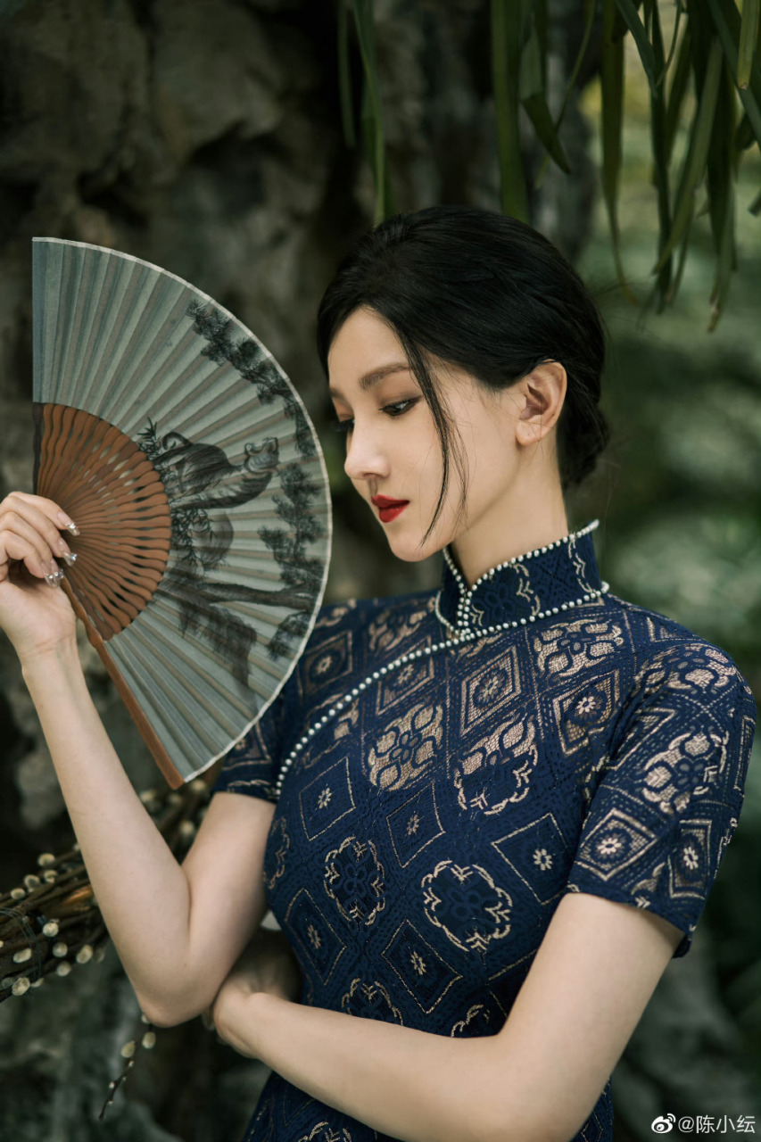 陈小纭民国旗袍造型来啦~身材体态太好啦, 旗袍其实挺不好驾驭的,但是