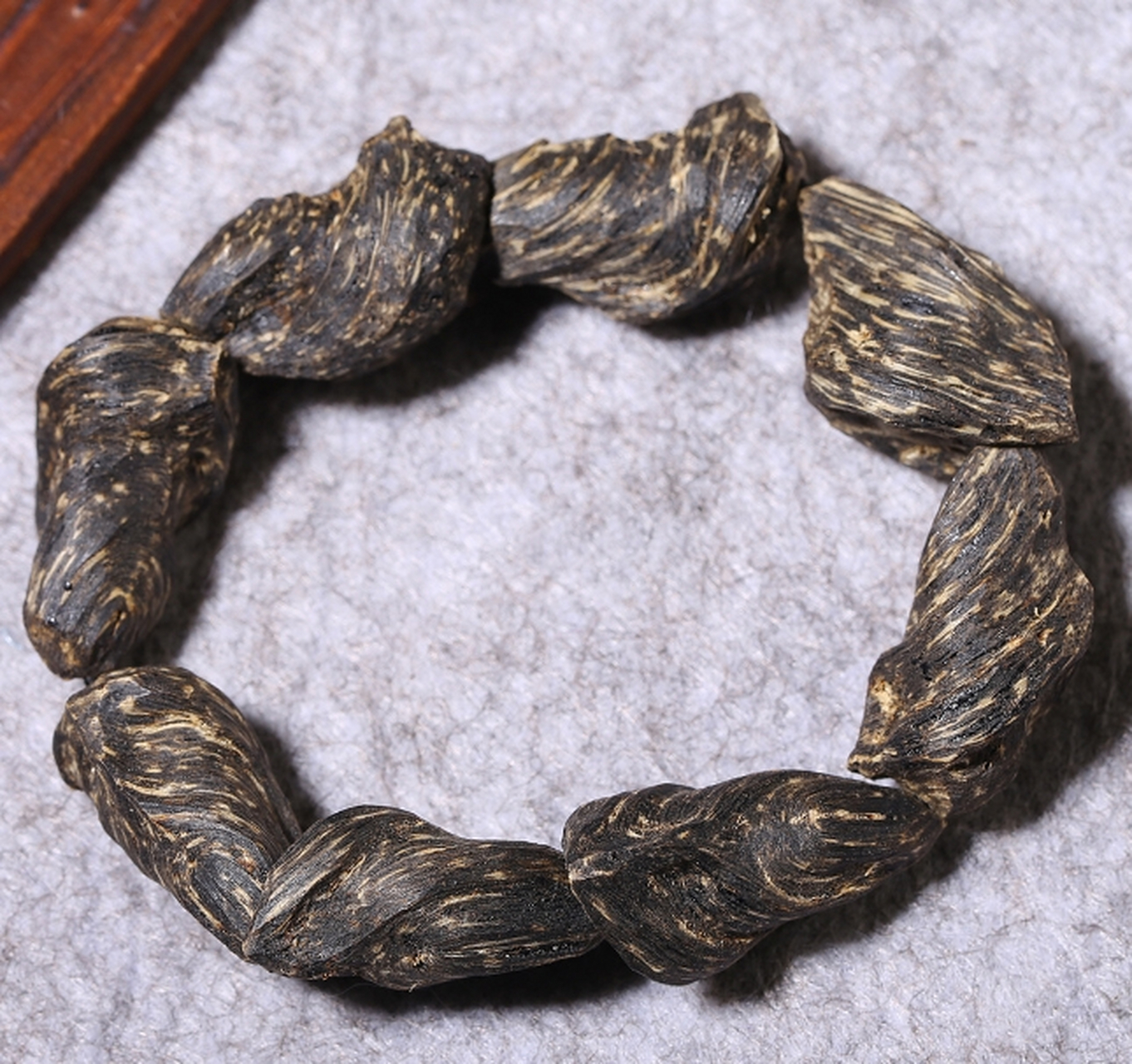 点击头像看直播##沉香#沉香油线清晰,香韵淡雅,过手留香,搭配玛瑙