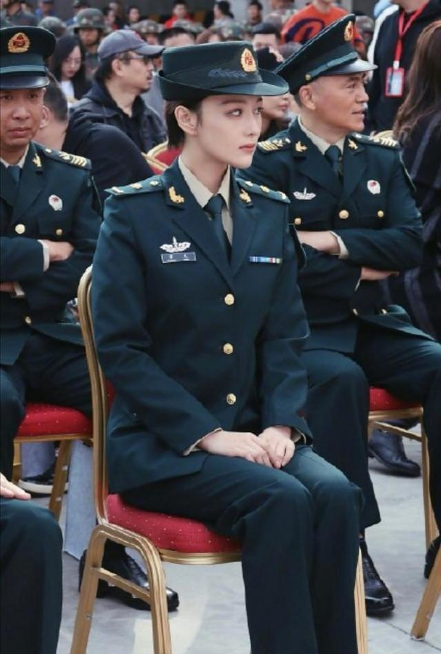 张馨予讲述了何捷爷爷何苍抗美援朝的往事,"我丈夫的爷爷作为第三批