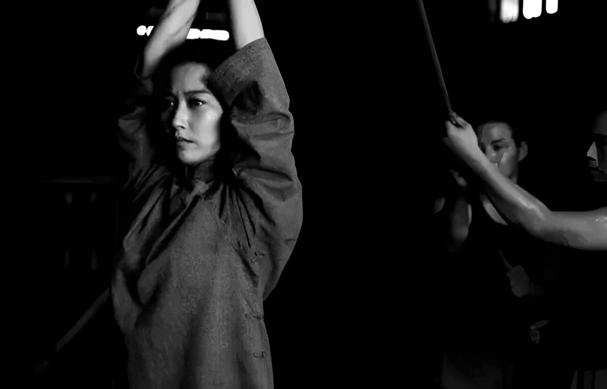 可怜的贺飞霞坚决不里应敌人的要求