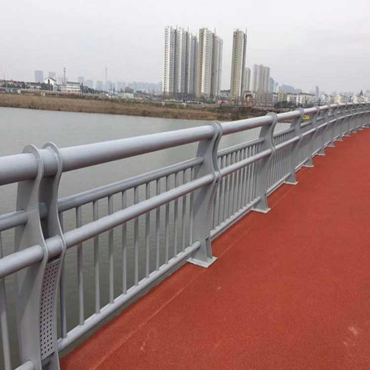 防撞护栏有什么质量要求?