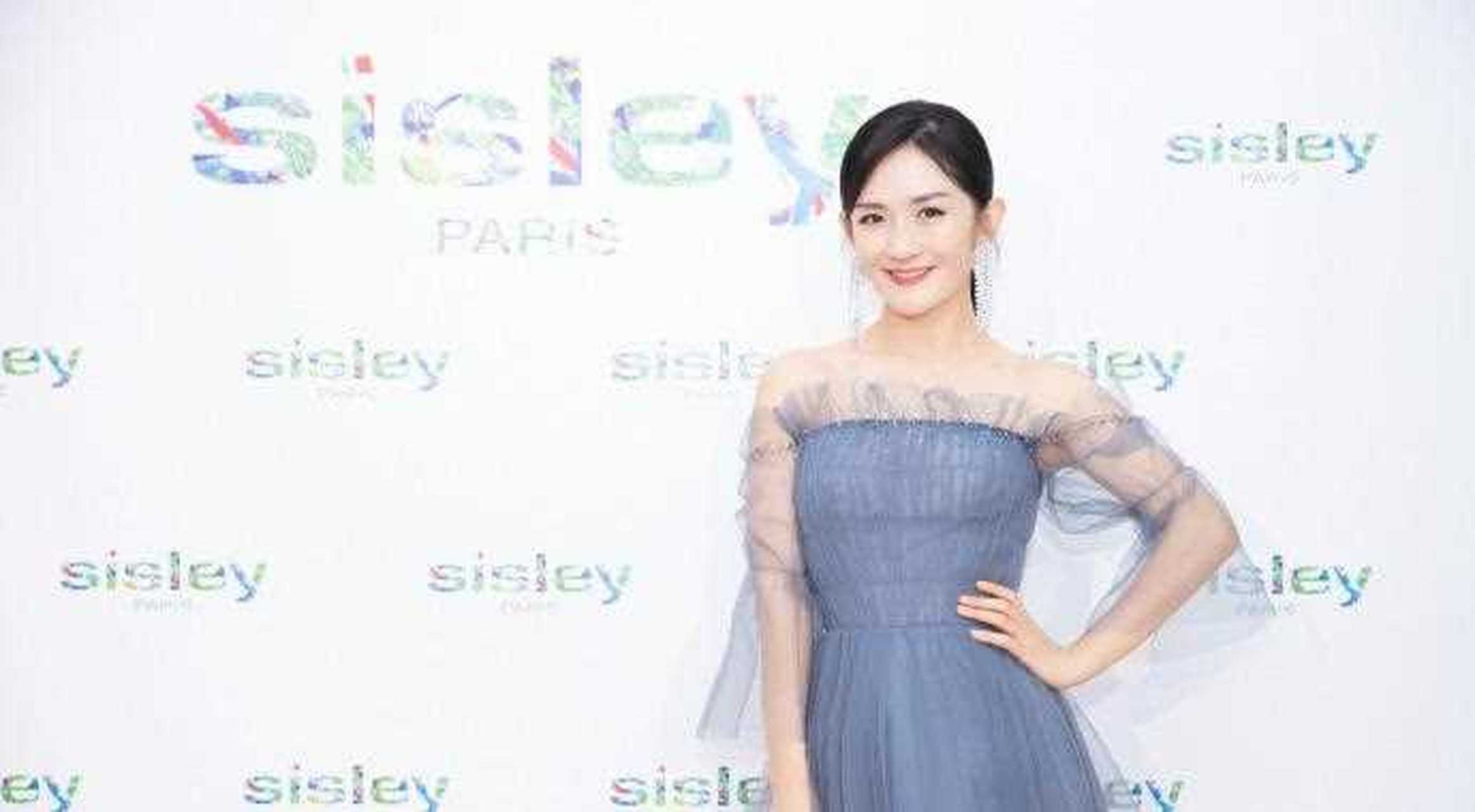 同框欧阳娜娜都不显老,休闲造型活力十足 谢娜喜获双胞胎女儿升级当妈