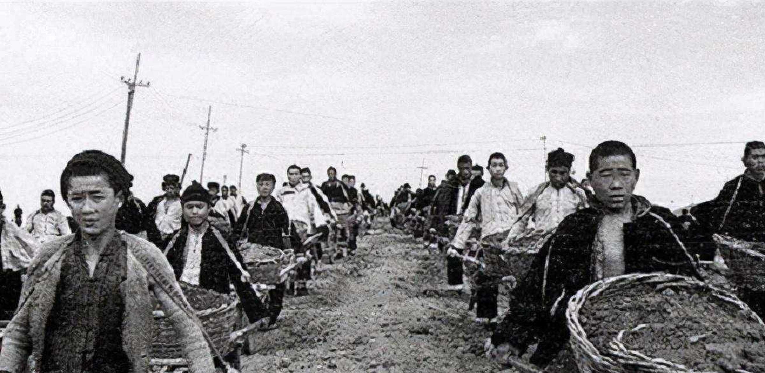 [微风]1951年,23岁的"特级治淮劳模"李秀英成为了焦点人物.