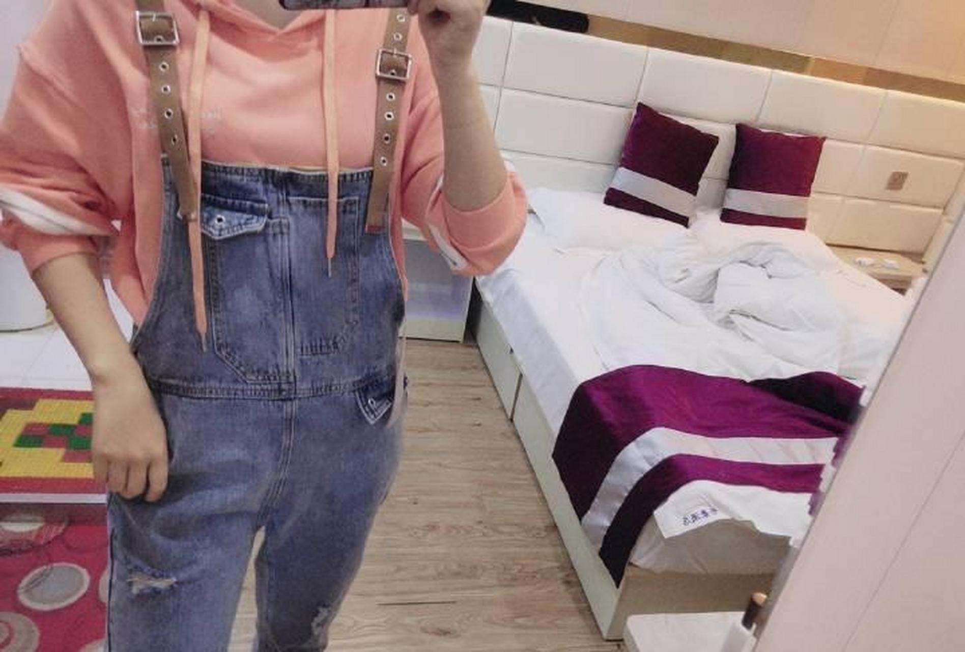 网友:老婆出差拍照,朋友说,我被绿了? #搞笑趣味图