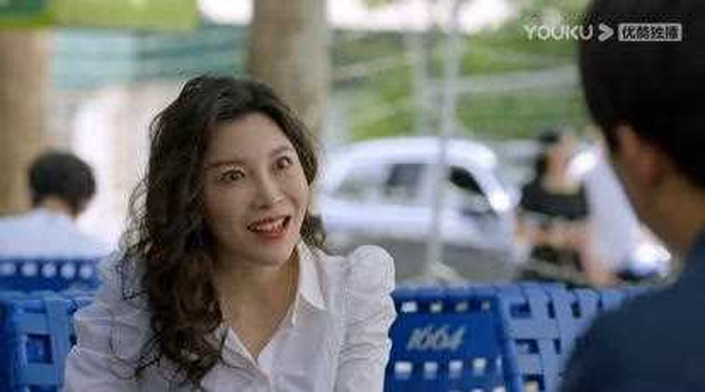 陈佳佳和爸爸在长城遇到了好友玛丽娜,和玛丽娜一起来爬长城的还有她