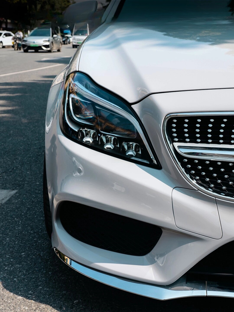 奔驰cls改色vf漆面火山灰,衬托出车身线条更加流畅自然,展现出独特