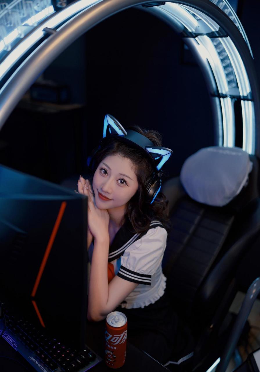 这算不算网咖女神?【偷笑】