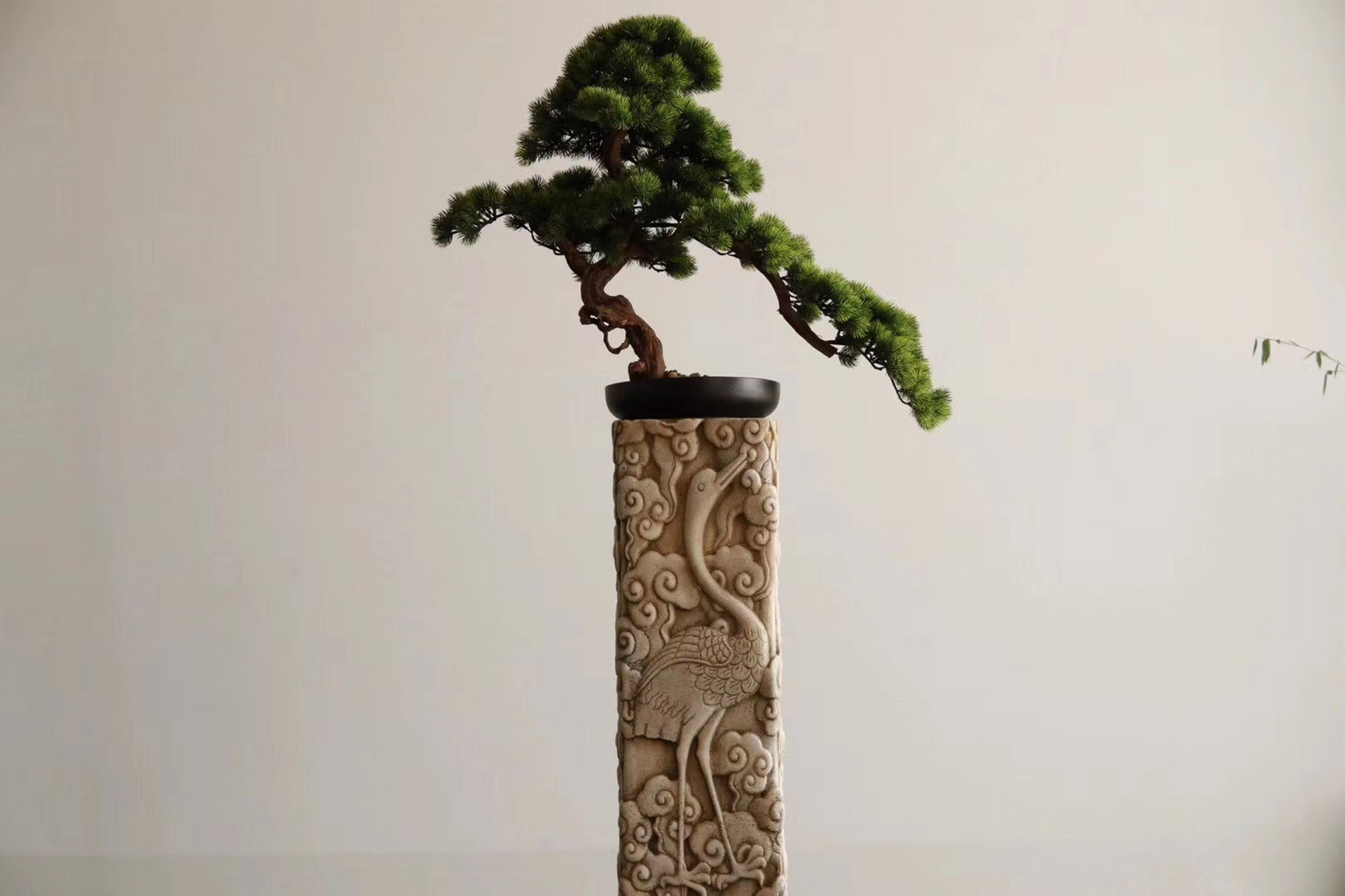 【祥云仙鹤】——石柱 汉白玉,器型尺寸硕大 满工高浮雕祥云缭绕 峰峦