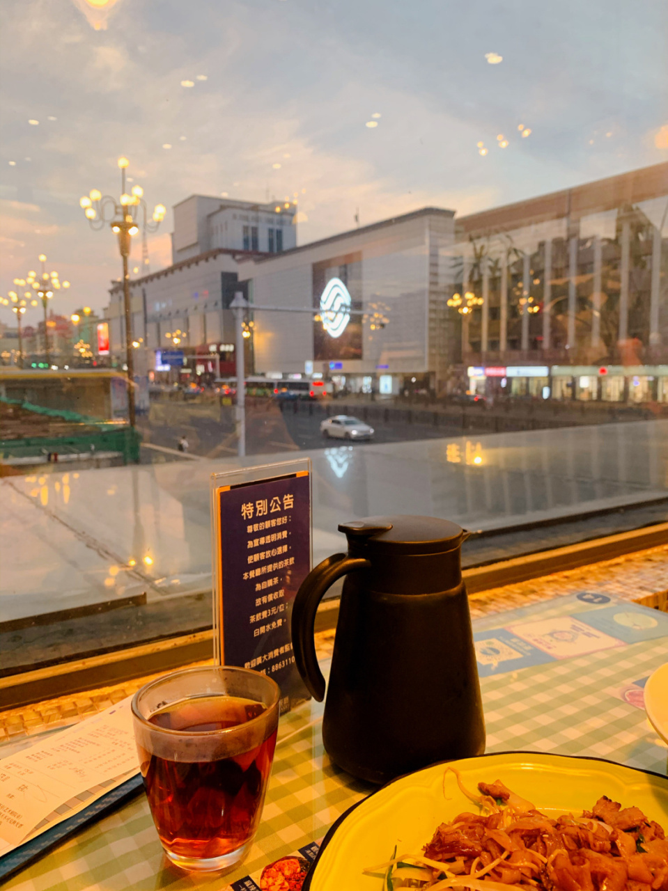 观塘港茶餐厅(八一大道店)  东湖区八一大道365号南昌艺术剧院内 [?