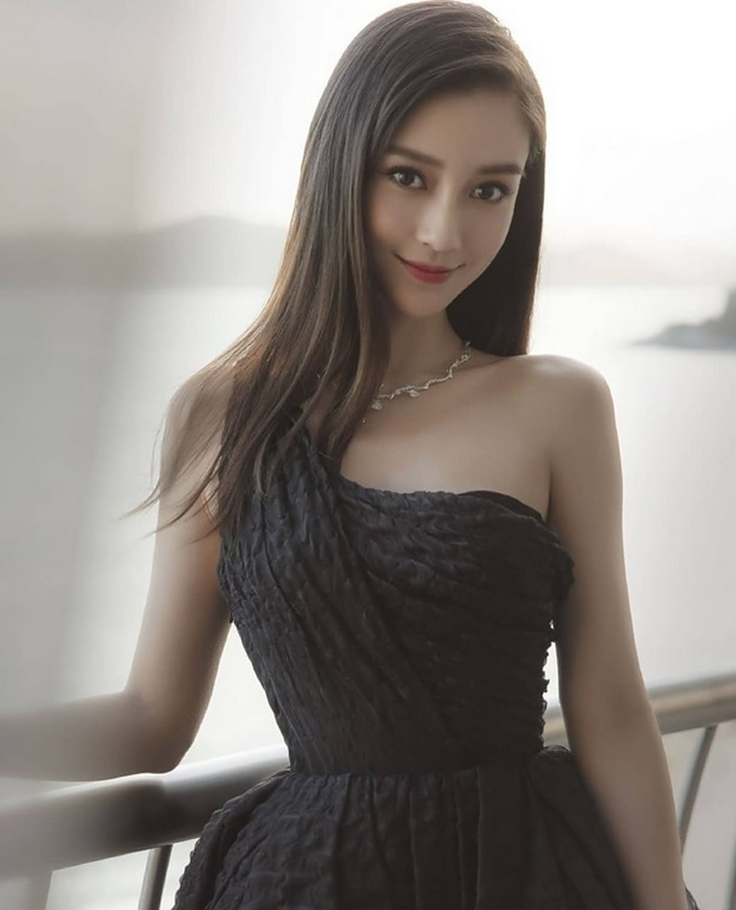 杨颖江景写真大片,优雅迷人女人味十足!