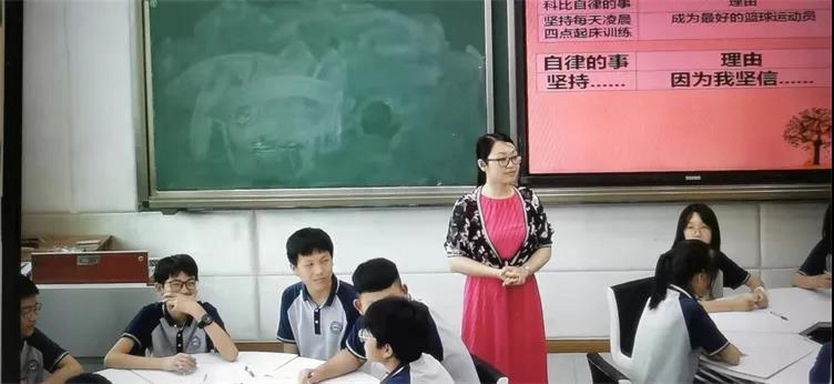 近日,捷报频传,松树桥中学颜芳老师参加"重庆市第二届中小学主题班会
