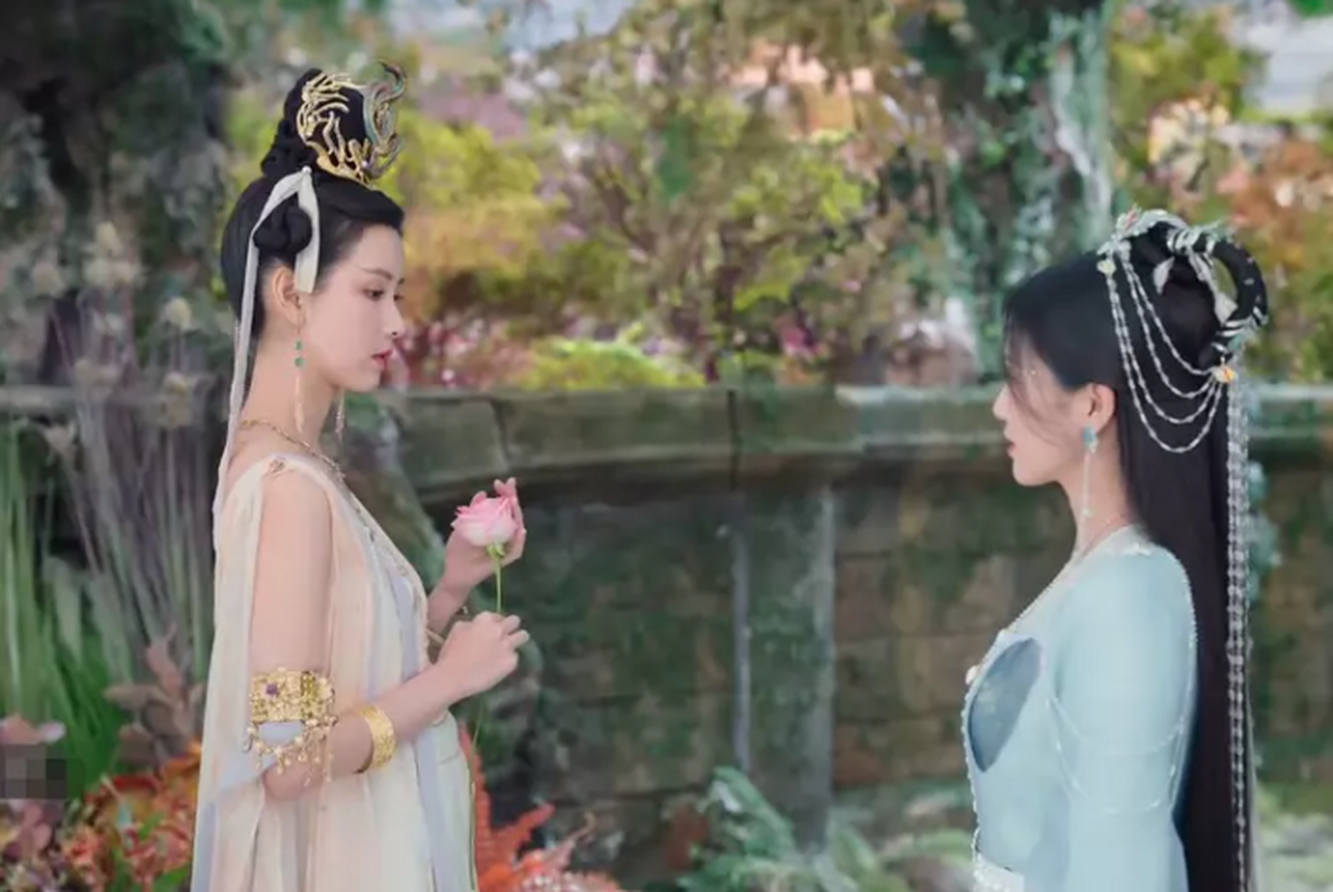 《长月烬明》:白鹿同框陈都灵,让我明白了仪态的重要性