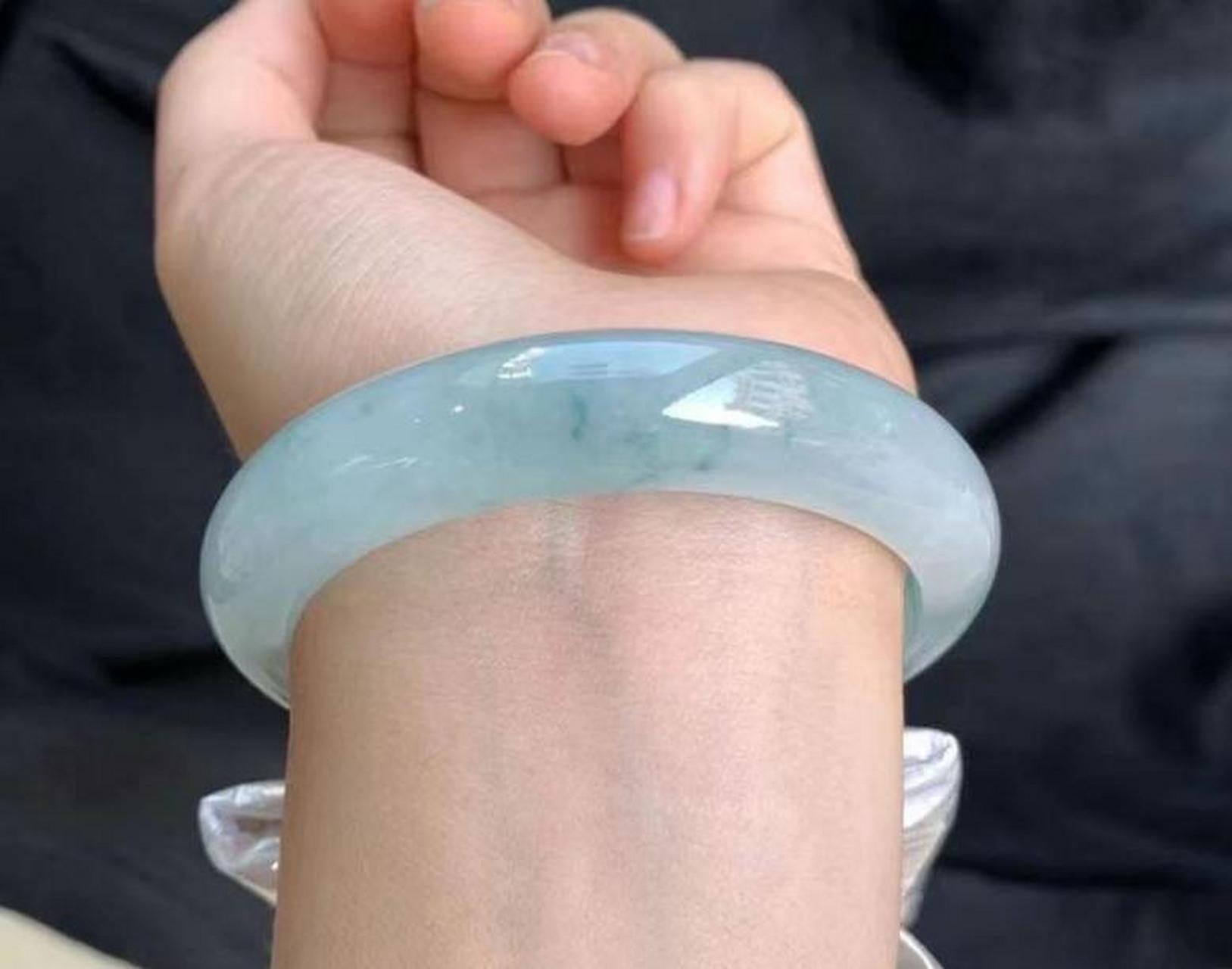 爱尚玉珠宝##点击头像看直播# 上次有人说要我找那种过万多的飘花