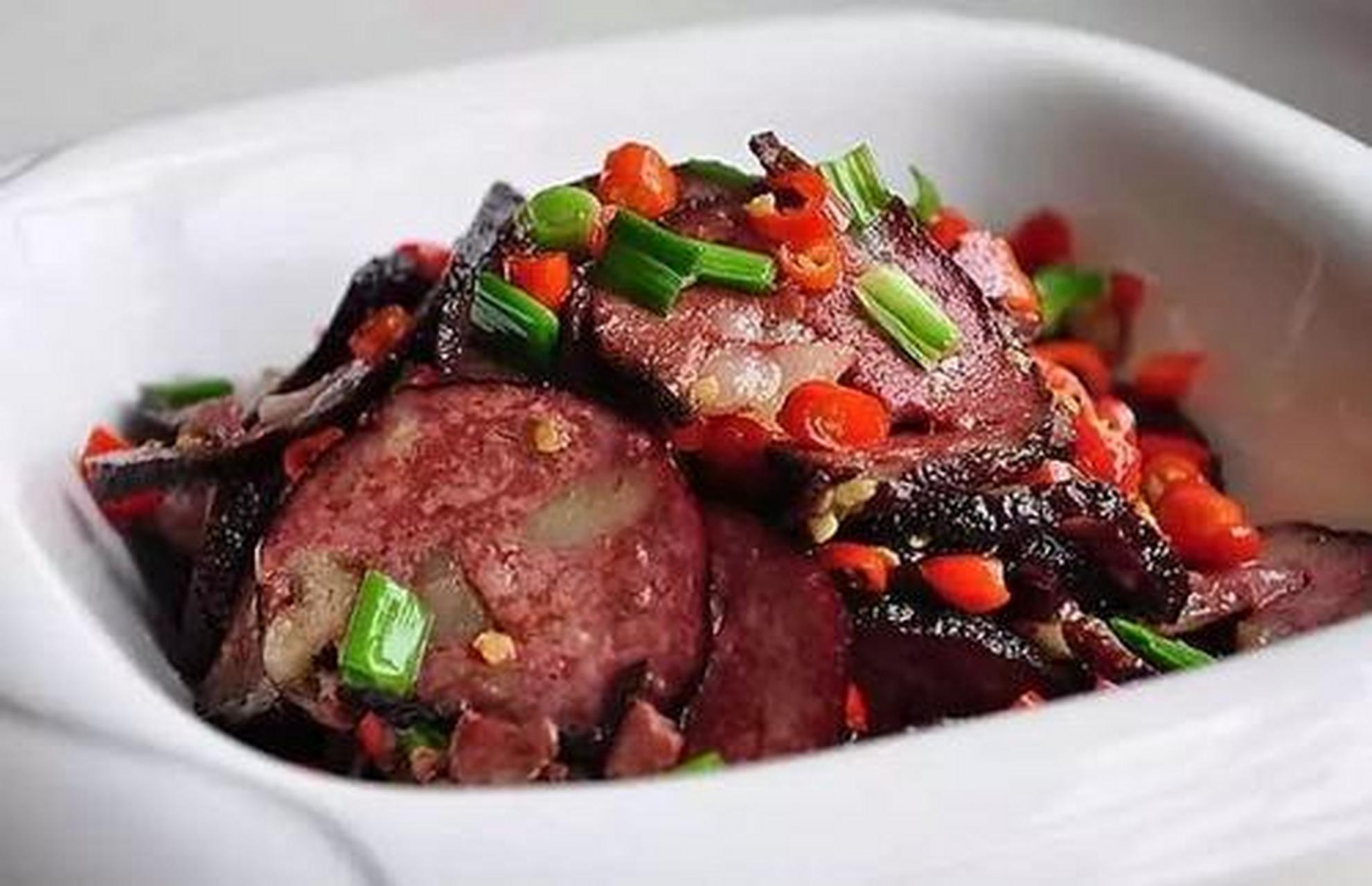 邵阳猪血丸子是邵阳传统名菜,归属于湘菜系列产品;名菜历史典故来历