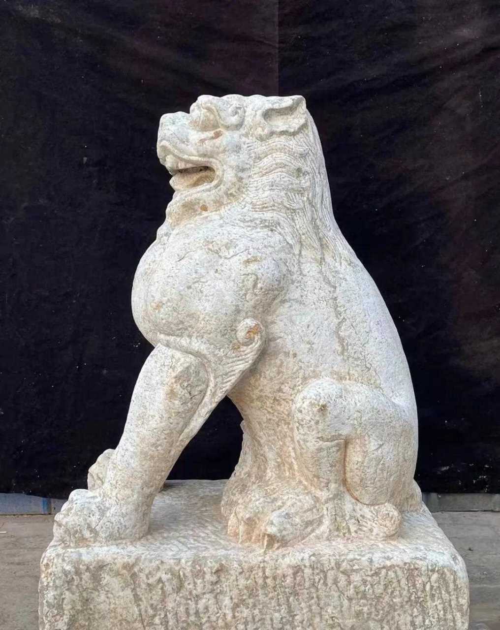 青石狮子长93,宽68,高128