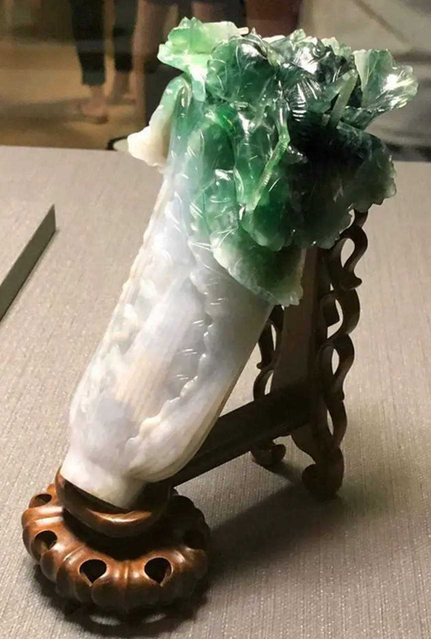 文物# 翠玉白菜 "翠玉白菜"是翡翠中的极品,台北故宫博物院的这件更