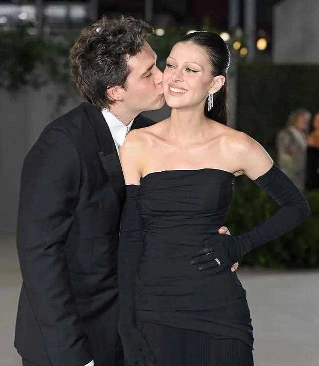 10月16日,布鲁克林·贝克汉姆和妻子nicola出席美国电影博物馆庆典