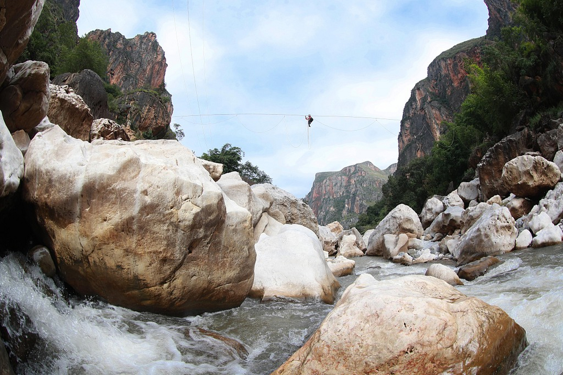 2020年10月6日,贵州省威宁彝族回族苗族自治县海拉镇花果村位于云南省