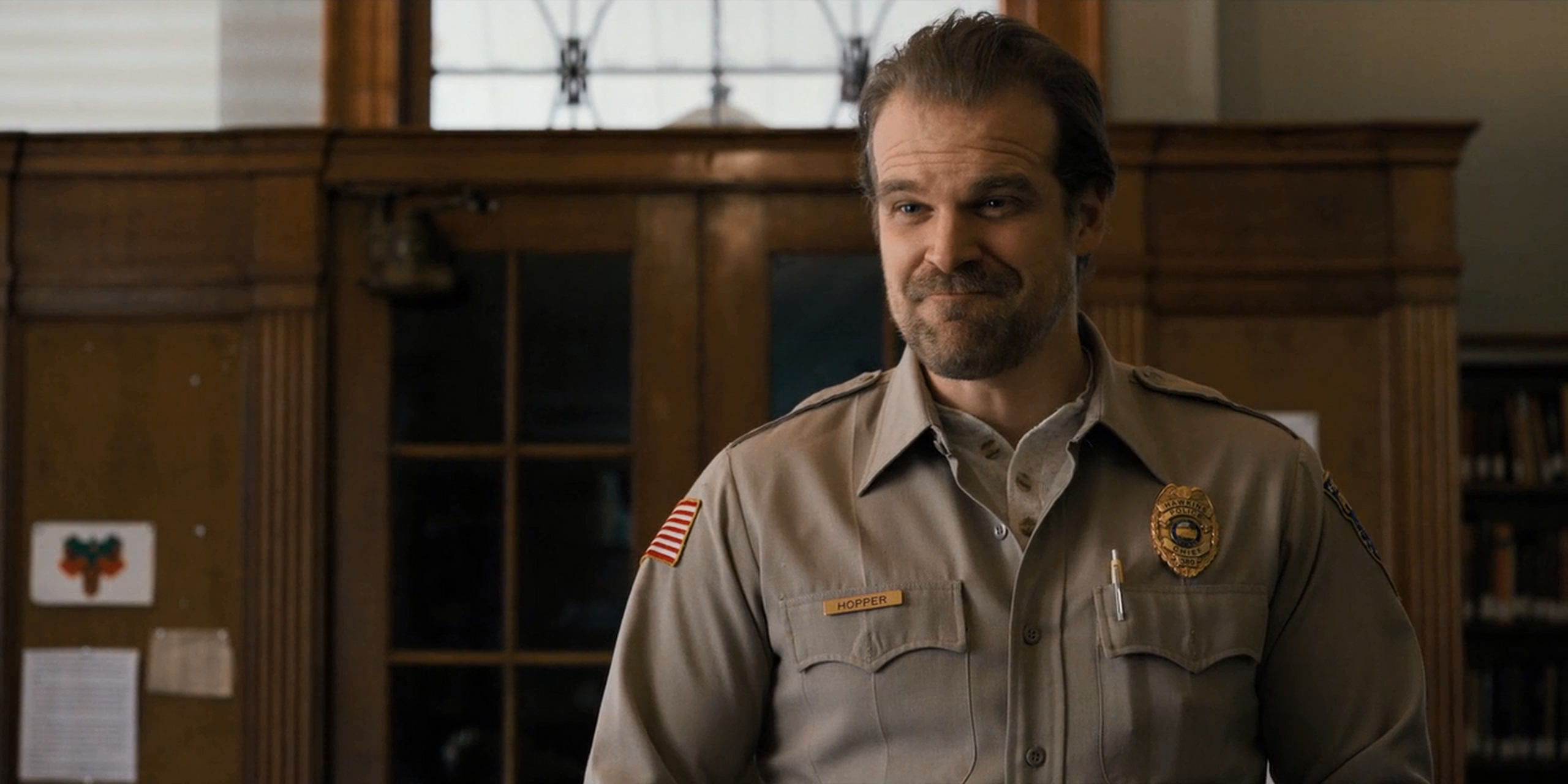 怪奇物语# 一开始对hopper无感,是觉得他总有一种奇怪的旁观者视角.